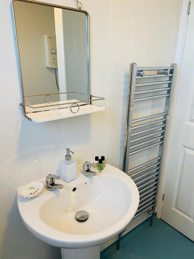 Apartamento Lighthouse View, One Min From Harbour & Beach Scarborough Exterior foto