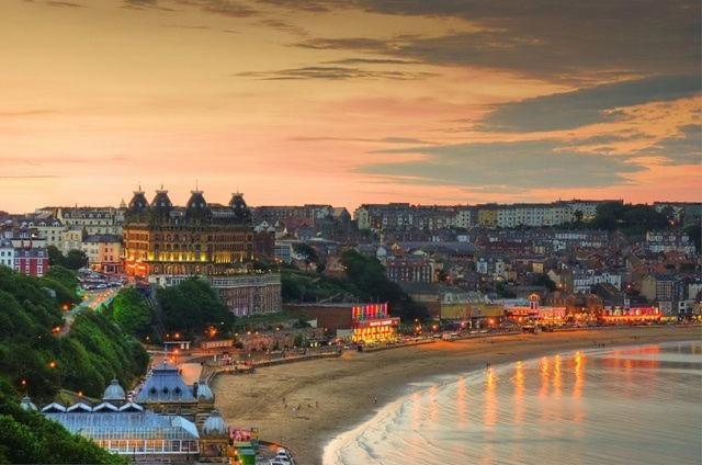 Apartamento Lighthouse View, One Min From Harbour & Beach Scarborough Exterior foto