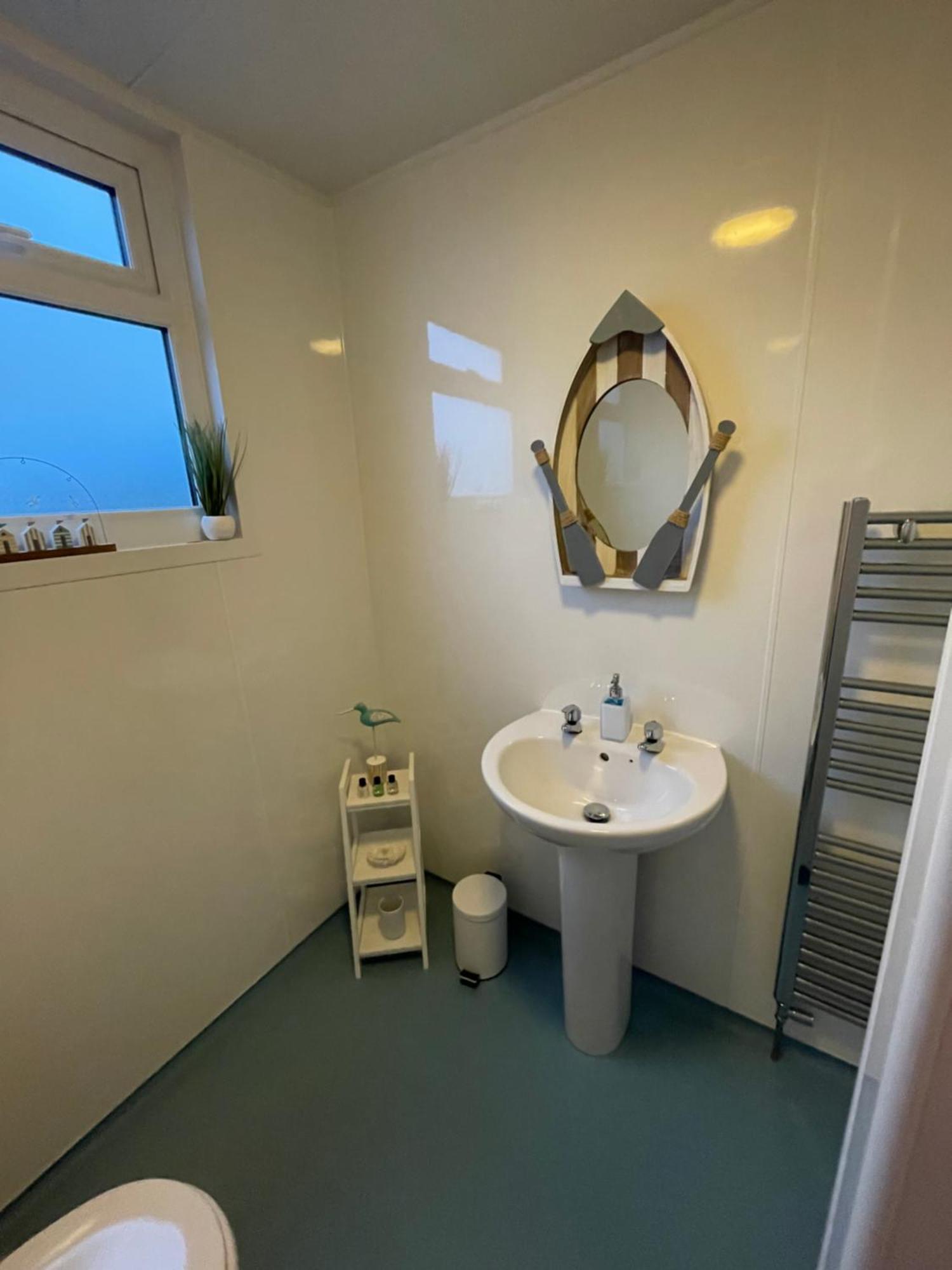 Apartamento Lighthouse View, One Min From Harbour & Beach Scarborough Exterior foto